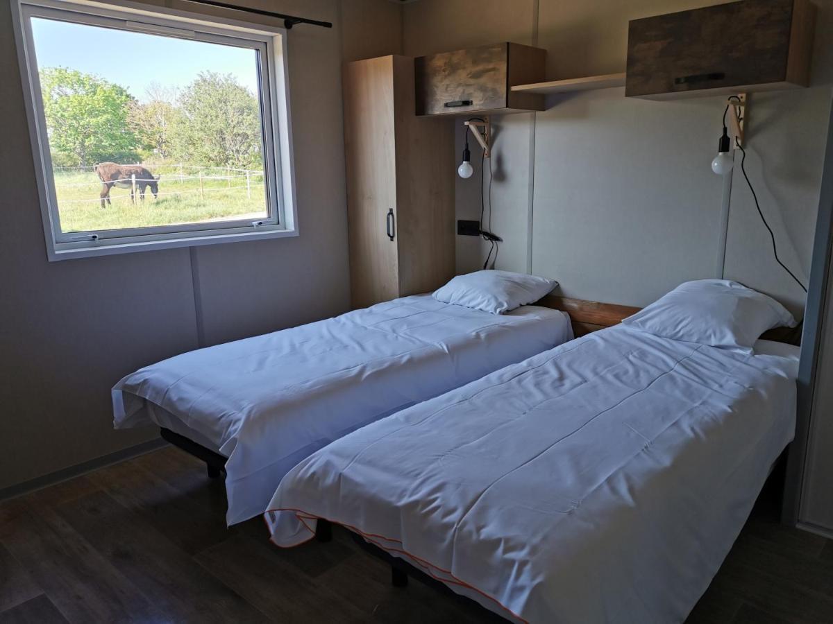 Le Village De Cottages - Le Pole Du Cheval Et De L'Ane Lignieres  Exterior photo