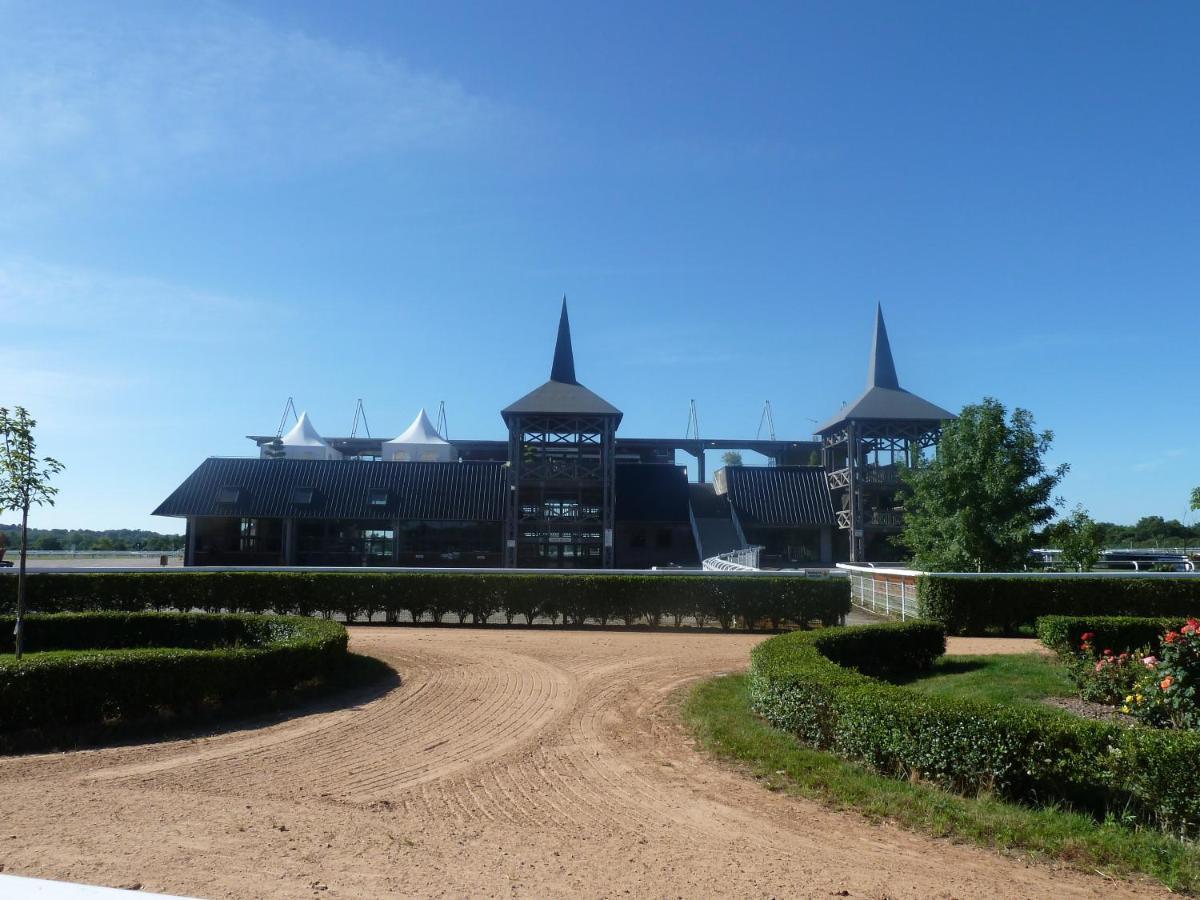 Le Village De Cottages - Le Pole Du Cheval Et De L'Ane Lignieres  Exterior photo