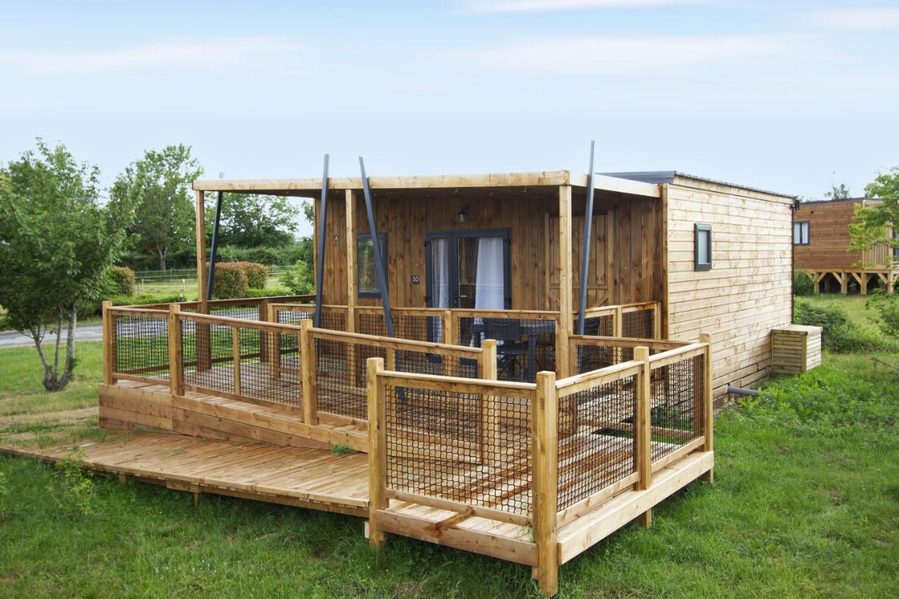 Le Village De Cottages - Le Pole Du Cheval Et De L'Ane Lignieres  Exterior photo