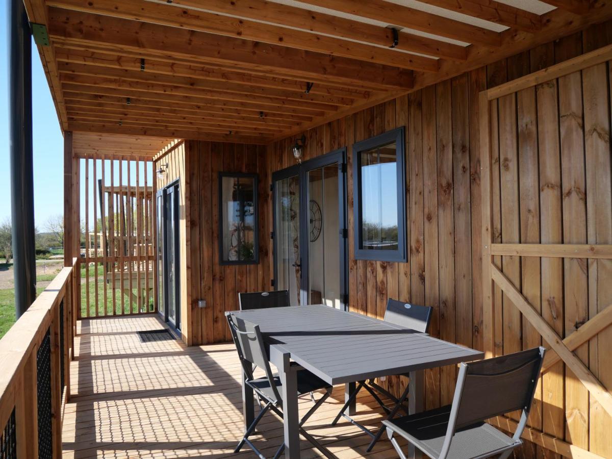 Le Village De Cottages - Le Pole Du Cheval Et De L'Ane Lignieres  Exterior photo